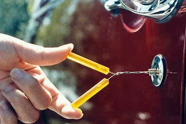 Community Locksmith Store Phoenix, AZ 480-612-9222 - broken-key-extraction