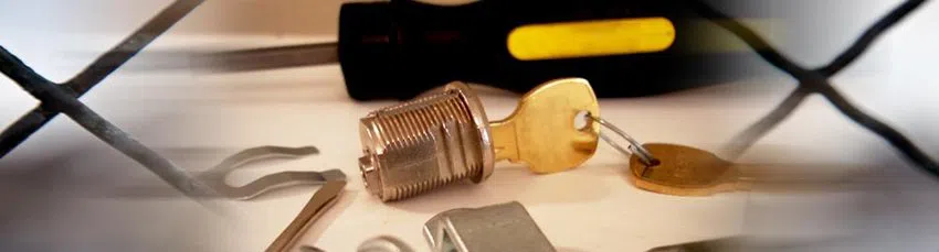 Community Locksmith Store Phoenix, AZ 480-612-9222 - changing-locks